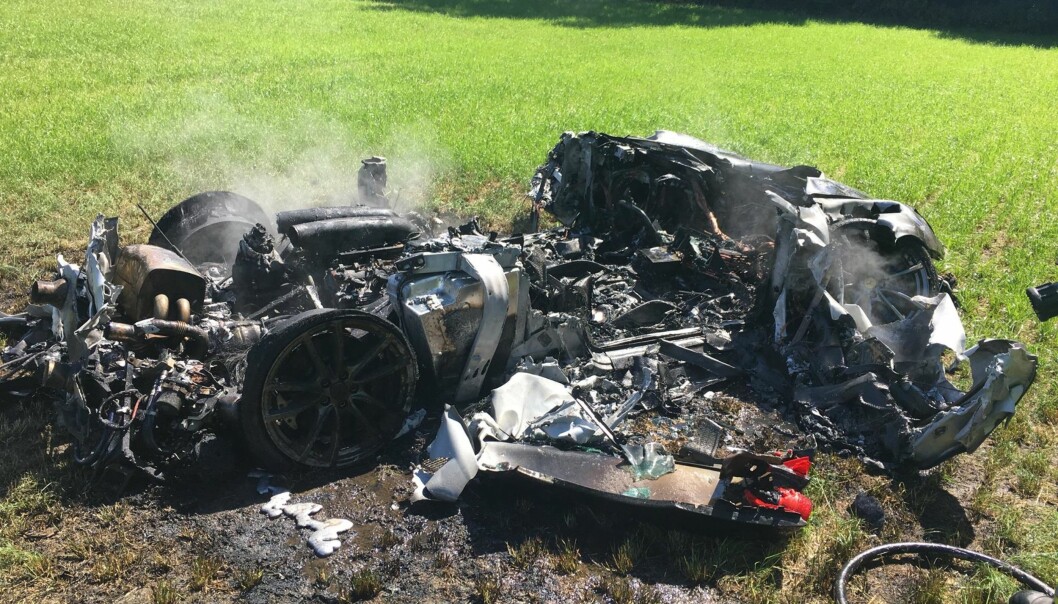 En time etter at sjåføren hadde kjøpt Ferrari for 2,1 millioner, så bilen slik ut En time etter at sjåføren hadde kjøpt Ferrari for 2,1 millioner, så bilen slik ut