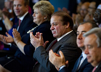 Pakistans høyesterett beordrer statsminister Nawaz Sharif til å gå av Pakistans høyesterett beordrer statsminister Nawaz Sharif til å gå av