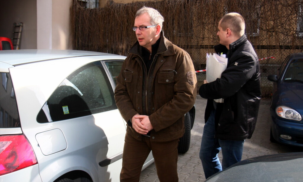 ARRESTERT: 28. mars 2011 ble ordfører Piotr Czubinskiu arrestert. Han ble anklaget for å ha stjålet norske EØS-midler. Foto: Foto: Jacek Swiercynski/Dziennika Wschodniego ARRESTERT: 28. mars 2011 ble ordfører Piotr Czubinskiu arrestert. Han ble anklaget for å ha stjålet norske EØS-midler. Foto: Foto: Jacek Swiercynski/Dziennika Wschodniego