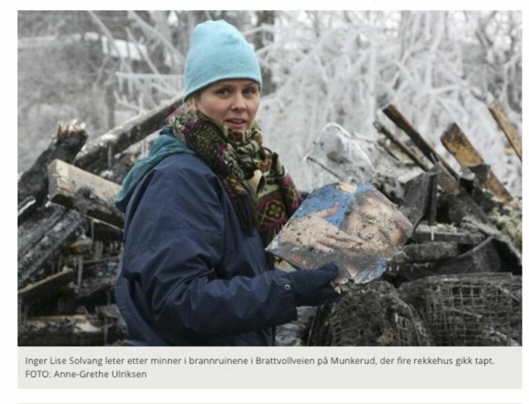 I RUINER: Dette klippet er hentet fra lokalavisen Nordstrands Blad, og viser Inger Lise som står i ruinene av huset sitt. Foto: Privat I RUINER: Dette klippet er hentet fra lokalavisen Nordstrands Blad, og viser Inger Lise som står i ruinene av huset sitt. Foto: Privat