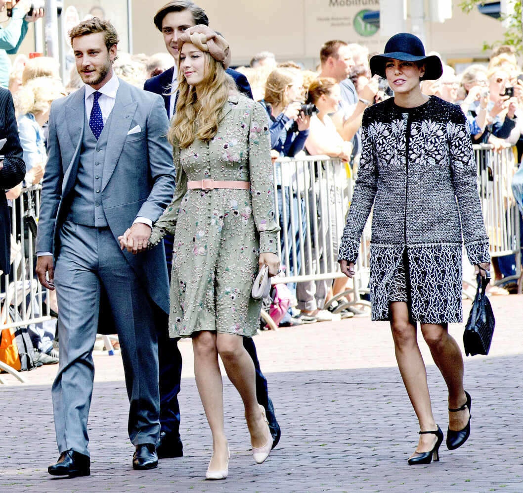 THE CASIRAGHIS: Pierre Casiraghi med kona Beatrice Borromeo og søsteren Charlotte Casiraghi på vei inn i bryllupsseremonien til stebror Ernst August av Hannover. Foto: NTB Scanpix THE CASIRAGHIS: Pierre Casiraghi med kona Beatrice Borromeo og søsteren Charlotte Casiraghi på vei inn i bryllupsseremonien til stebror Ernst August av Hannover. Foto: NTB Scanpix