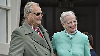 image: Dronning Margrethe bryter stillheten om ektemannens sykdom