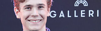 Oslo 20170331.
De nominerte til Gullruten 2017 ble vist fram på Østbanehallen i Oslo fredag.
På bildet BESTE MANNLIGE SKUESPILLER TV DRAMA Fra serien Skam, Tarjei Moe th sammen med skuespiller Pål Sverre Hagen.
Foto: Gorm Kallestad / NTB scanpix
