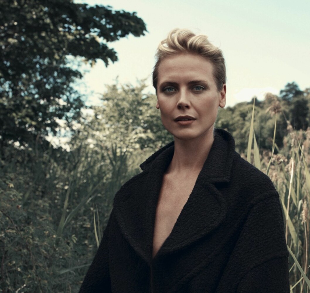 SYNNØVE MACODY LUND: - Jo mer vi gjør oss selv til en vare, jo mer blir vi det, sier Synnøve til KK.no. Foto: Janne Rugland SYNNØVE MACODY LUND: - Jo mer vi gjør oss selv til en vare, jo mer blir vi det, sier Synnøve til KK.no. Foto: Janne Rugland