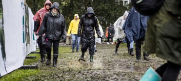 Fuktig start på Øyafestivalen - folk trosser likevel regnværet Fuktig start på Øyafestivalen - folk trosser likevel regnværet