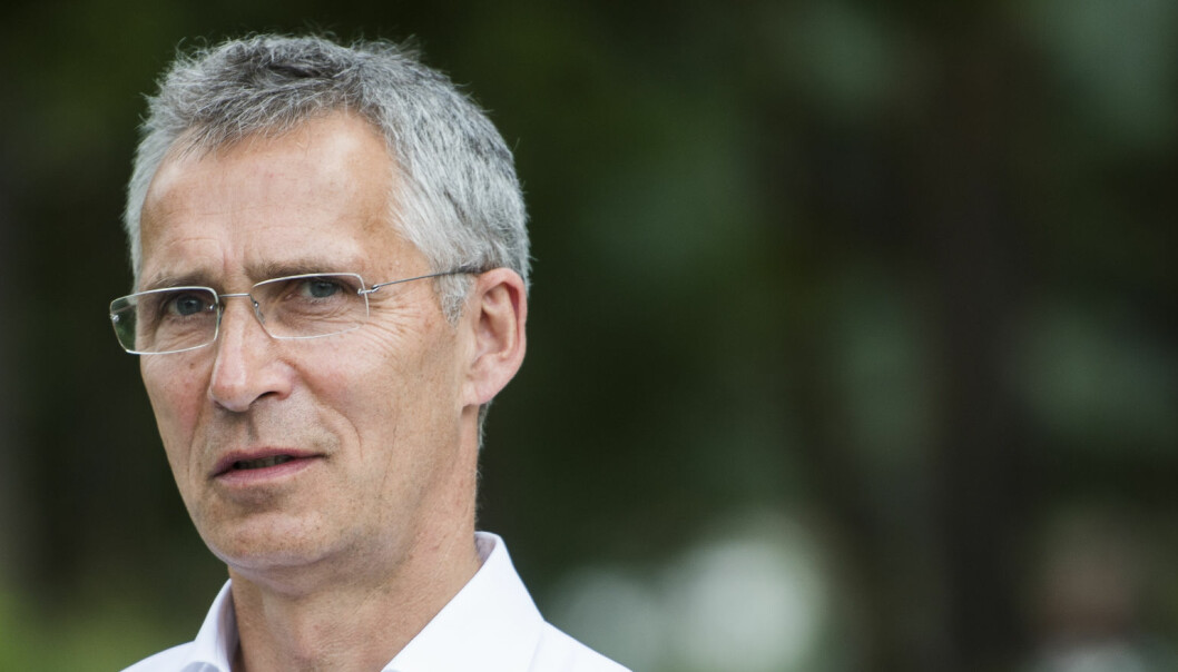 Stoltenberg roser Trump for å ville sende flere soldater til Afghanistan Stoltenberg roser Trump for å ville sende flere soldater til Afghanistan