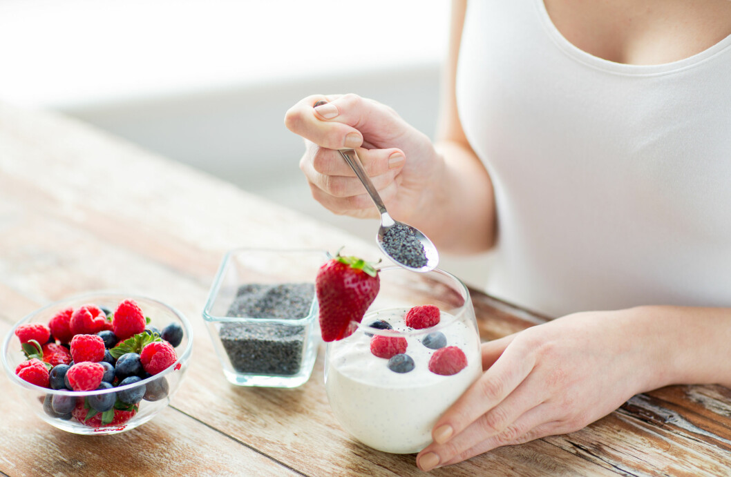 VELG SUNN SNACKS: Hva med å spise en skal yoghurt med friske bær neste gang søtsuget melder seg? Foto: Syda Productions - Fotolia VELG SUNN SNACKS: Hva med å spise en skal yoghurt med friske bær neste gang søtsuget melder seg? Foto: Syda Productions - Fotolia