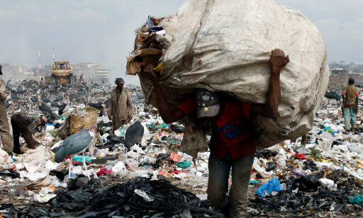 image: Kenya forbyr plastposer