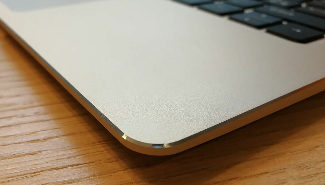<strong>DETALJER:</strong> Alle kantene har blankpolerte detaljer i metall. Foto: Bjørn Eirik Loftås <strong>DETALJER:</strong> Alle kantene har blankpolerte detaljer i metall. Foto: Bjørn Eirik Loftås