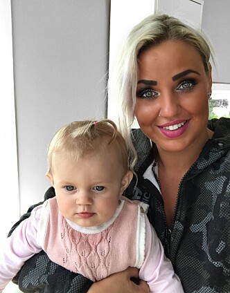 BEKYMRET: Alle kommentarene om at hun hadde så liten gravidmage, førte til ekstra bekymringer for Lone. Men datteren Iben Irmeline (10 mnd) ble født helt frisk og med en normal fødselsvekt. Foto: Privat BEKYMRET: Alle kommentarene om at hun hadde så liten gravidmage, førte til ekstra bekymringer for Lone. Men datteren Iben Irmeline (10 mnd) ble født helt frisk og med en normal fødselsvekt. Foto: Privat