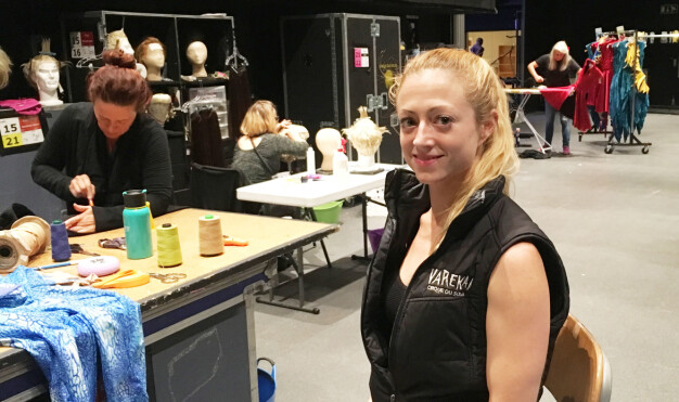 BAKCSTAGE: Vi ble med Kerren McKeeman i kulissene under forberedelsene til Oslo-premieren i begynnelsen av september. Foto: Malini Gaare Bjørnstad BAKCSTAGE: Vi ble med Kerren McKeeman i kulissene under forberedelsene til Oslo-premieren i begynnelsen av september. Foto: Malini Gaare Bjørnstad