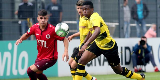 image: Kritisk til 12-åringen som forbløffer fotballverden: - Uvanlig