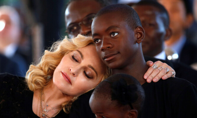 UVENTET RESPONS: Madonna forteller at hun gikk gjennom en vanskelig tid etter at hun i 2006 adopterte sønnen David fra Malawi. Foto: NTB scanpix UVENTET RESPONS: Madonna forteller at hun gikk gjennom en vanskelig tid etter at hun i 2006 adopterte sønnen David fra Malawi. Foto: NTB scanpix