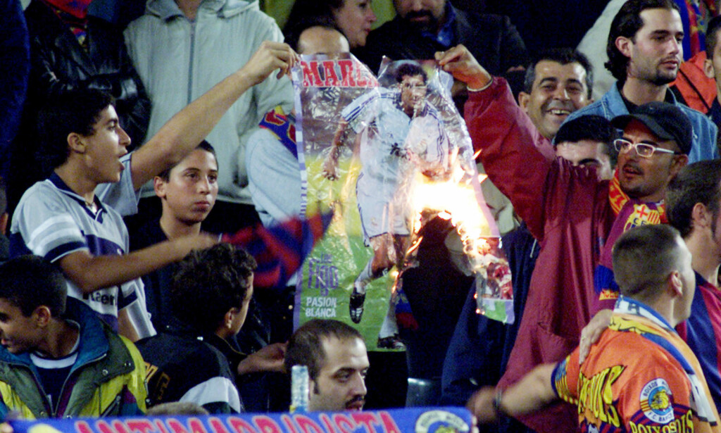 HATOBJEKT: Barcelona-fans brenner et bilde av Luis Figo etter overgangen til Real Madrid. Foto: AP Photo/Cesar Rangel/NTB Scanpix HATOBJEKT: Barcelona-fans brenner et bilde av Luis Figo etter overgangen til Real Madrid. Foto: AP Photo/Cesar Rangel/NTB Scanpix