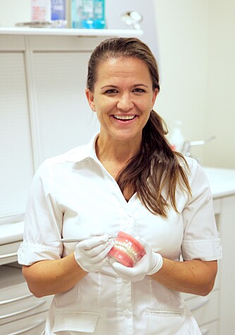 INVISALIGN: Med denne revolusjonerende tannreguleringen slipper du å gå rundt med grå klosser på tennene – noe spesielt voksne setter stor pris på. (Foto: Ida Bergersen) INVISALIGN: Med denne revolusjonerende tannreguleringen slipper du å gå rundt med grå klosser på tennene – noe spesielt voksne setter stor pris på. (Foto: Ida Bergersen)