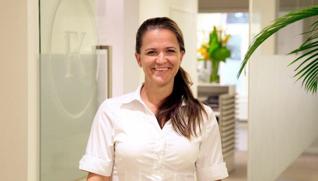 MØTER PASIENTEN PÅ EN NY MÅTE: Ingrid Fjærvik har skapt en tannlegeklinikk med en helt annen atmosfære enn vanlige tannlegeklinikker. (Foto: Ida Bergersen) MØTER PASIENTEN PÅ EN NY MÅTE: Ingrid Fjærvik har skapt en tannlegeklinikk med en helt annen atmosfære enn vanlige tannlegeklinikker. (Foto: Ida Bergersen)