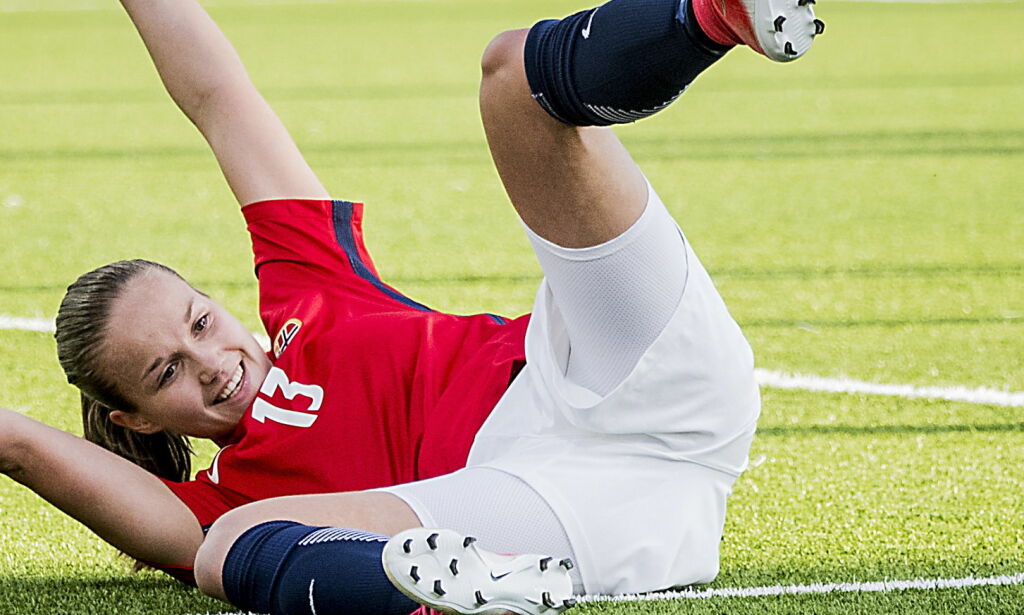 image: Hyller «framtidsspilleren» med «norsk fotballs beste venstrefot»: - Hun vil nå veldig langt