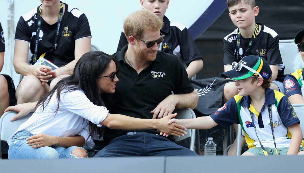 NÆRMØTE: En av de unge deltakerne fikk hilse på Meghan Markle og prins Harry under tilstelningen. FOTO: NTB Scanpix NÆRMØTE: En av de unge deltakerne fikk hilse på Meghan Markle og prins Harry under tilstelningen. FOTO: NTB Scanpix