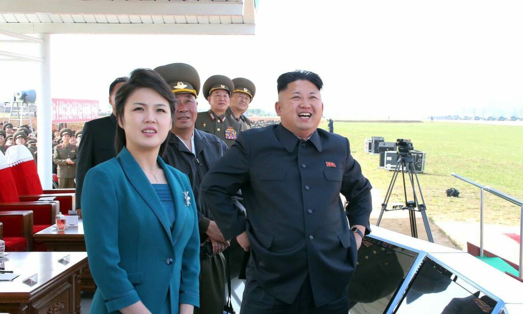 image: Hun smiler ofte ved diktatorens side. Likevel vet verden nesten ingen ting om Ri Sol-ju