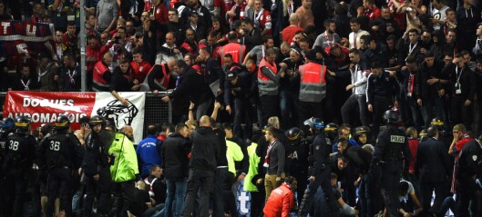 29 fotballsupportere skadd etter tribunekollaps i Frankrike 29 fotballsupportere skadd etter tribunekollaps i Frankrike
