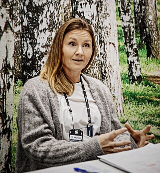 KONTROLL: Hanne Finanger leder «Prosjekt November». Hun forteller om jenter som ikke får lov til å ha egen e-postadresse og om foreldre som krever å lese tekstmeldingene døtrene får. Foto: Jørn H. Moen / Dagbladet KONTROLL: Hanne Finanger leder «Prosjekt November». Hun forteller om jenter som ikke får lov til å ha egen e-postadresse og om foreldre som krever å lese tekstmeldingene døtrene får. Foto: Jørn H. Moen / Dagbladet