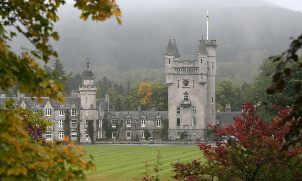 «FERIESLOTT»: Kokk Darren McGrady sier at den britiske kongefamilien lever enklere og mer avslappet når de oppholder seg på Balmoral Castle i Skottland. foto: NTB scanpix «FERIESLOTT»: Kokk Darren McGrady sier at den britiske kongefamilien lever enklere og mer avslappet når de oppholder seg på Balmoral Castle i Skottland. foto: NTB scanpix