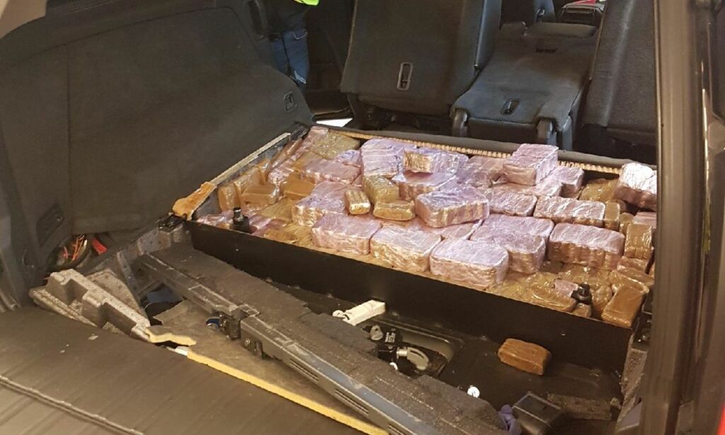 image: Pensjonister «på ferie» i Bergen stoppet med 100 kilo hasj i bilen