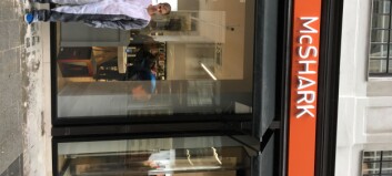 Mann i haikostyme rammet av burkaforbud Mann i haikostyme rammet av burkaforbud