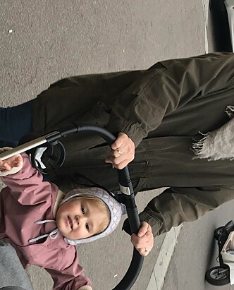 SLITSOM PERIODE: Alidas konstante hosting var slitsom både for foreldrene og henne selv, fordi hun sjelden fikk mer enn noen få timer sammenhengende søvn. Foto: Privat SLITSOM PERIODE: Alidas konstante hosting var slitsom både for foreldrene og henne selv, fordi hun sjelden fikk mer enn noen få timer sammenhengende søvn. Foto: Privat