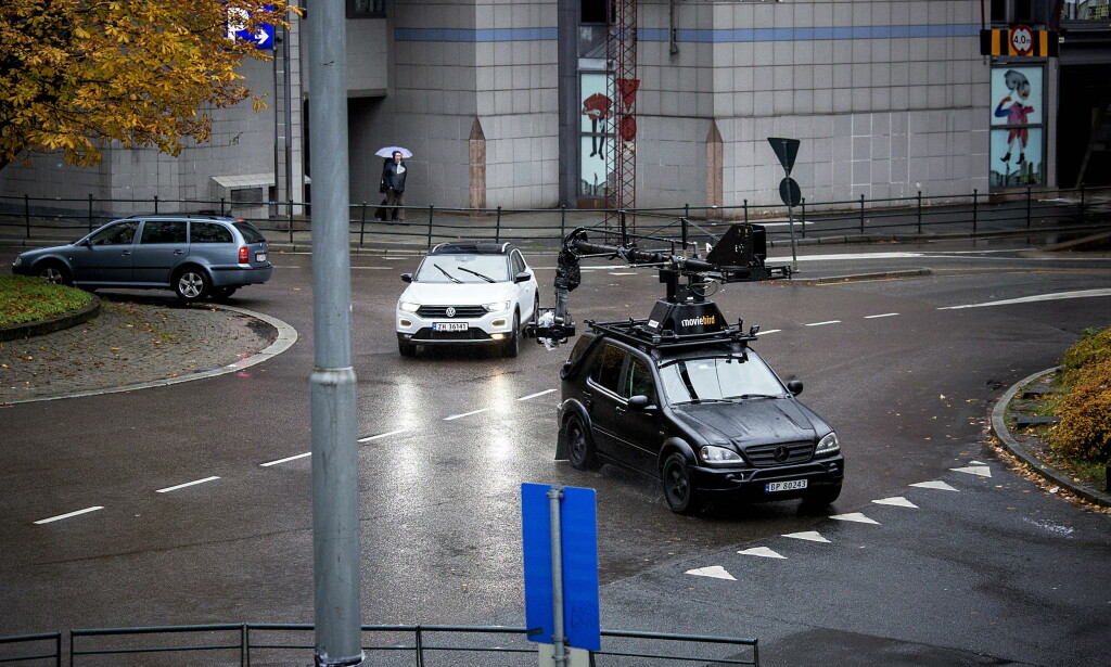 GÅR FORT: En spesialbygd Mercedes med en såkalt «russisk arm» brukes til de mest intense bilscenene. Foto: Nina Hansen / Dagbladet GÅR FORT: En spesialbygd Mercedes med en såkalt «russisk arm» brukes til de mest intense bilscenene. Foto: Nina Hansen / Dagbladet