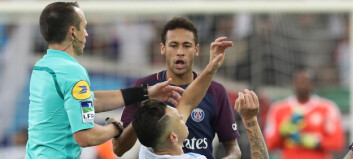 Neymar scoret, måtte bli beskyttet med skjold, og ble utvist: - Det er så barnslig Neymar scoret, måtte bli beskyttet med skjold, og ble utvist: - Det er så barnslig