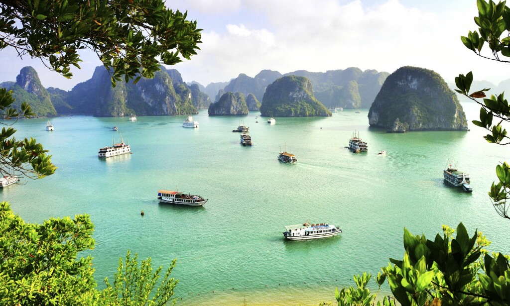 KRYSTALLKLART VANN: Halong-bukta er et av Vietnams vakreste steder. Foto: Shutterstock / NTB Scanpix KRYSTALLKLART VANN: Halong-bukta er et av Vietnams vakreste steder. Foto: Shutterstock / NTB Scanpix