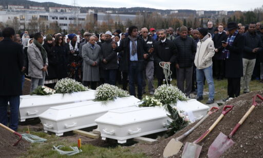 image: Flere hundre møtte opp for å ta farvel