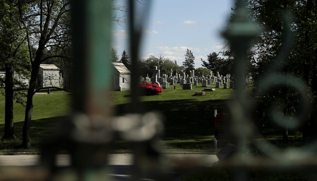 GRAVEN BLE ÅPNET: Her, på Holy Cross Cemetery i Philadelphia, fikk Dr. H.H. Holmes sitt siste hvilested. Eller gjorde han det? FOTO: NTB Scanpix GRAVEN BLE ÅPNET: Her, på Holy Cross Cemetery i Philadelphia, fikk Dr. H.H. Holmes sitt siste hvilested. Eller gjorde han det? FOTO: NTB Scanpix