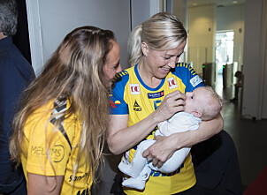 <strong>KLARE FOR VM:</strong> Heidi Løke sammen med Oscar og landslagsspiller Camilla Herrem. Foto: NTB Scanpix <strong>KLARE FOR VM:</strong> Heidi Løke sammen med Oscar og landslagsspiller Camilla Herrem. Foto: NTB Scanpix