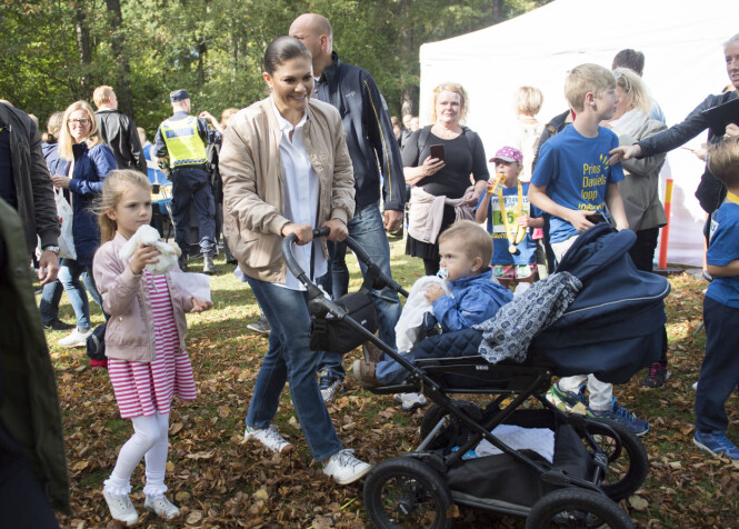 PRINS DANIELS LOPP: Det årlige løpe-arrangementet arrangeres i Hagaparken for barn mellom seks og tolv år. Vi krysser fingrene for at prinsesse Estelle blir med til neste år - for da fyller hun seks år! Dette bildet ble tatt i september i år. Foto: NTB Scanpix PRINS DANIELS LOPP: Det årlige løpe-arrangementet arrangeres i Hagaparken for barn mellom seks og tolv år. Vi krysser fingrene for at prinsesse Estelle blir med til neste år - for da fyller hun seks år! Dette bildet ble tatt i september i år. Foto: NTB Scanpix