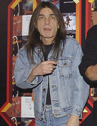 ROCKELEGENDE: Gitarist, og en av grunnleggerne av det suksessrike rockebandet AC/DC har i dag gått bort. Foto: NTB Scanpix. ROCKELEGENDE: Gitarist, og en av grunnleggerne av det suksessrike rockebandet AC/DC har i dag gått bort. Foto: NTB Scanpix.