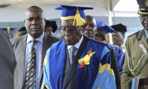 image: Mugabe er avsatt som partileder. Trues med riksrett om han ikke trekker seg som president