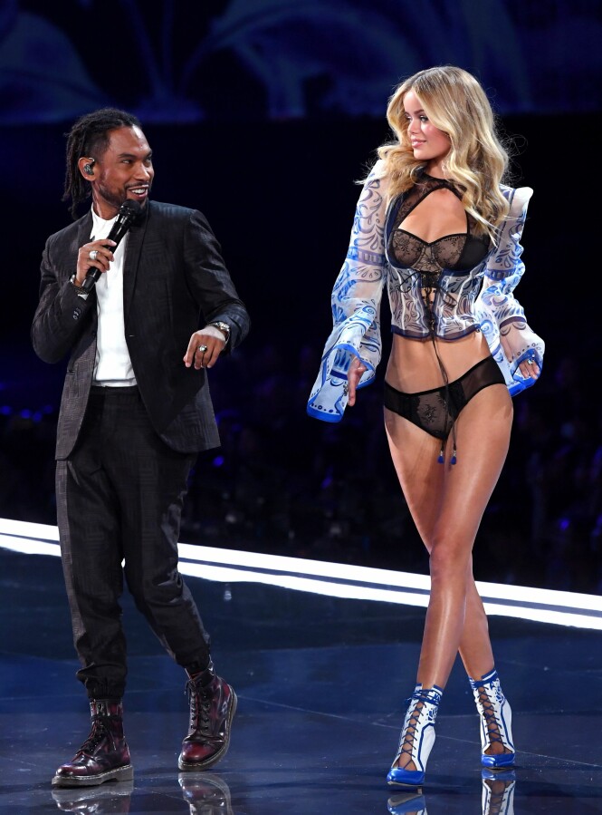<strong>DEBUT:</strong> Både artisten Miguel og modellen Frida Aasen gjorde sin første opptreden på Victoria's Secret-catwalken. Foto: NTB Scanpix <strong>DEBUT:</strong> Både artisten Miguel og modellen Frida Aasen gjorde sin første opptreden på Victoria's Secret-catwalken. Foto: NTB Scanpix