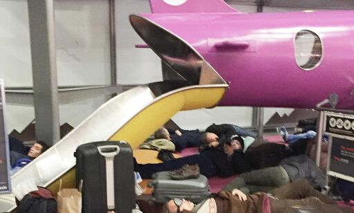 image: Flykaos: Hotellkapasitet sprengt i natt. «Ylva» setter flere fly på bakken