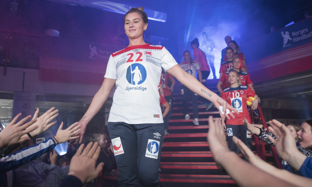I BERGEN: Håndballspiller Amanda Kurtovic i den nye norske landslagsdrakten.
Foto: Vidar Ruud / NTB scanpix I BERGEN: Håndballspiller Amanda Kurtovic i den nye norske landslagsdrakten.
Foto: Vidar Ruud / NTB scanpix