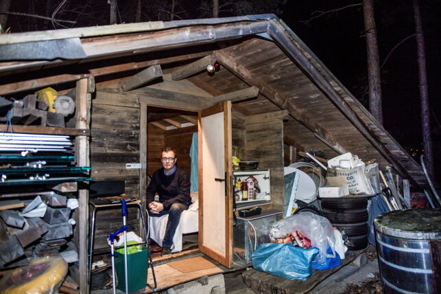 FORTVILET: Piotr Mantoriski er ansatt som malerbas i Afore. Han ble ansatt av Roger Wilhelmsen. Han bor i en redskapsbod. Foto: Lars Eivind Bones / Dagbladet FORTVILET: Piotr Mantoriski er ansatt som malerbas i Afore. Han ble ansatt av Roger Wilhelmsen. Han bor i en redskapsbod. Foto: Lars Eivind Bones / Dagbladet
