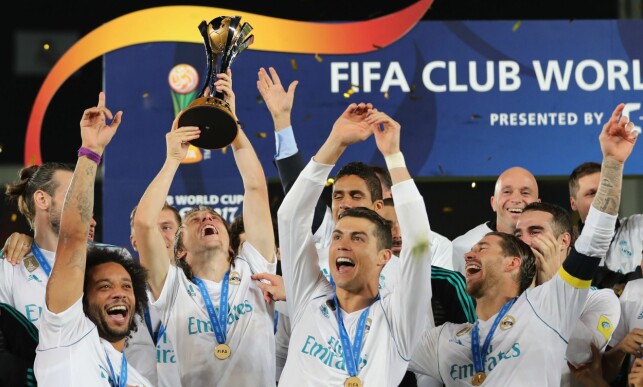 SJELDEN OPPTUR: Real Madrid-spillerne løfter pokalen i FIFA Club World Cup i desember. Foto: AFP PHOTO / KARIM SAHIB SJELDEN OPPTUR: Real Madrid-spillerne løfter pokalen i FIFA Club World Cup i desember. Foto: AFP PHOTO / KARIM SAHIB