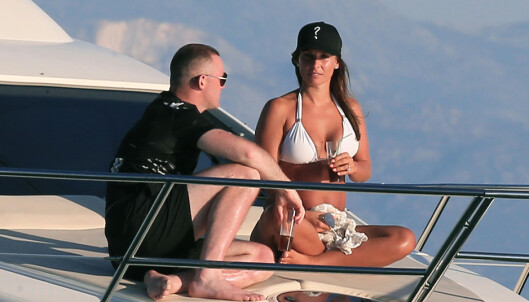 PÅ FERIE: I juni var Wayne og Coleen på ferie på Mykonos. Paret så ut til å kose seg i hverandres selskap. Foto: Splash News PÅ FERIE: I juni var Wayne og Coleen på ferie på Mykonos. Paret så ut til å kose seg i hverandres selskap. Foto: Splash News