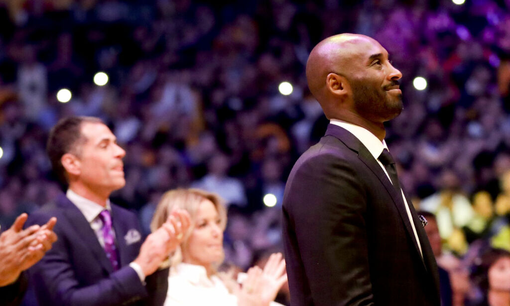 image: Hyllet Kobe - Lakers fredet begge nummerne til basketikonet