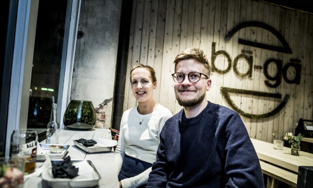 DIGG: - Det var gode burgere. Vi spiste en Tempura- og en Svinemage-burger og det var digg, sier Marit Amundsen (29) og Lars Eliassen (31). Foto: Christian Roth Christensen / Dagbladet DIGG: - Det var gode burgere. Vi spiste en Tempura- og en Svinemage-burger og det var digg, sier Marit Amundsen (29) og Lars Eliassen (31). Foto: Christian Roth Christensen / Dagbladet