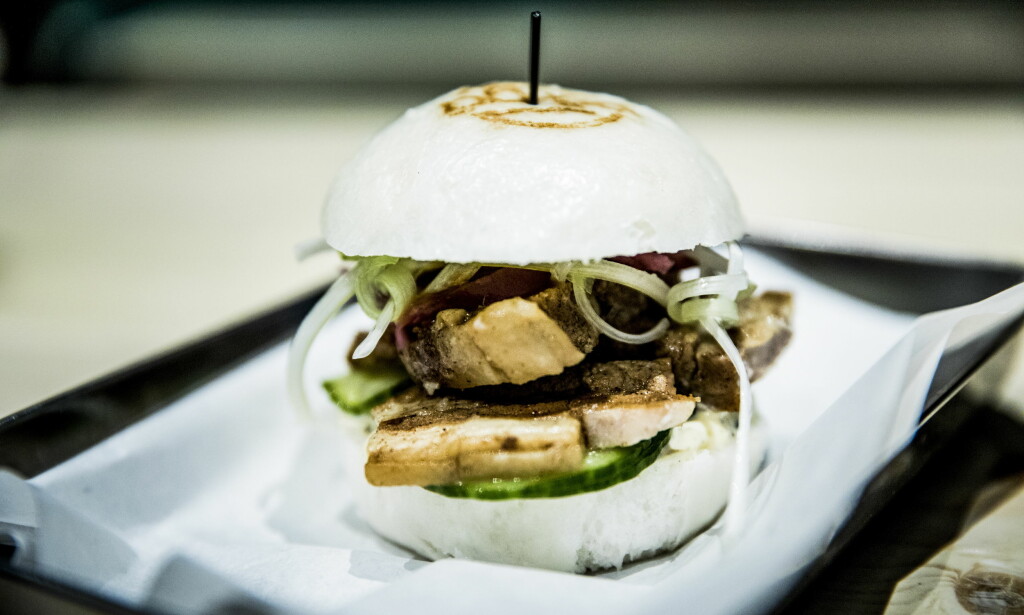 SVART OG HVIT: Bao-burgerne fra bā-gā kommer med svart eller hvitt brød, fylt med eksotiske burgere eller asiatisk ribbe. Foto: Christian Roth Christensen / Dagbladet SVART OG HVIT: Bao-burgerne fra bā-gā kommer med svart eller hvitt brød, fylt med eksotiske burgere eller asiatisk ribbe. Foto: Christian Roth Christensen / Dagbladet