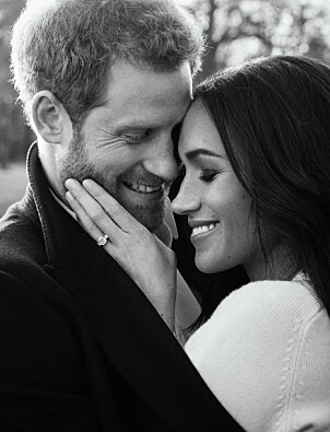 NIKK TIL KATE?: Meghan i en hvit genser på et av forlovelsesbildene. Foto: Alexi Lubomirski/ Reuters/ NTB scanpix NIKK TIL KATE?: Meghan i en hvit genser på et av forlovelsesbildene. Foto: Alexi Lubomirski/ Reuters/ NTB scanpix