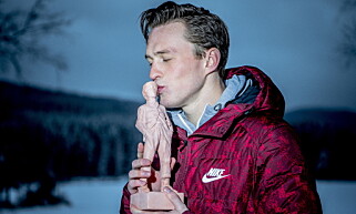 FORNØYD: Warholm syns det er stor stas at han er blitt stemt fram som vinner av Folkets idrettspris av Dagbladets ledere. Foto: Thomas Rasmus Skaug FORNØYD: Warholm syns det er stor stas at han er blitt stemt fram som vinner av Folkets idrettspris av Dagbladets ledere. Foto: Thomas Rasmus Skaug