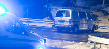 Mener 21-åring kjørte gjennom hull i midtdeler og drepte familiefar med vilje Mener 21-åring kjørte gjennom hull i midtdeler og drepte familiefar med vilje